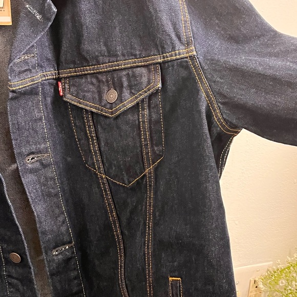 Levi’s XXL denim jacket never worn. Perfect condition. - Picture 4 of 5